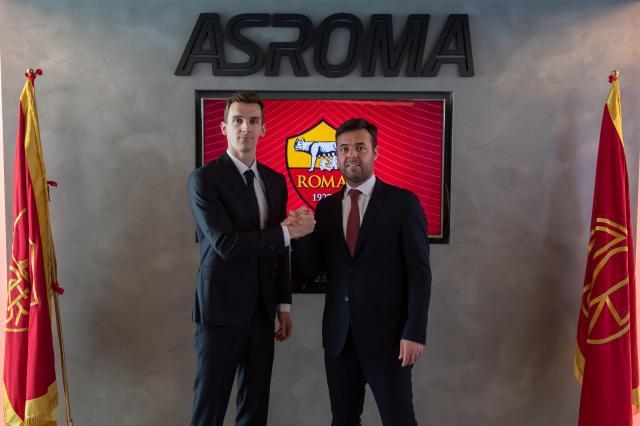 KY开云官网-【直击关窗】阿森纳签入若日尼奥 切尔西敲定恩佐