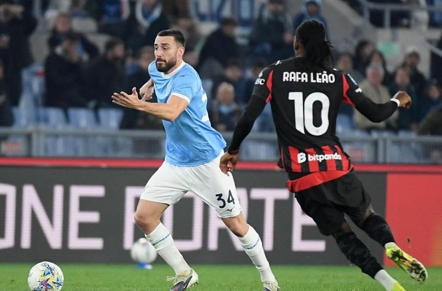 KY开云官网-足坛一夜动态！曼联复仇维拉，巴萨造5-2惨案，AC米兰吞赛季第3败