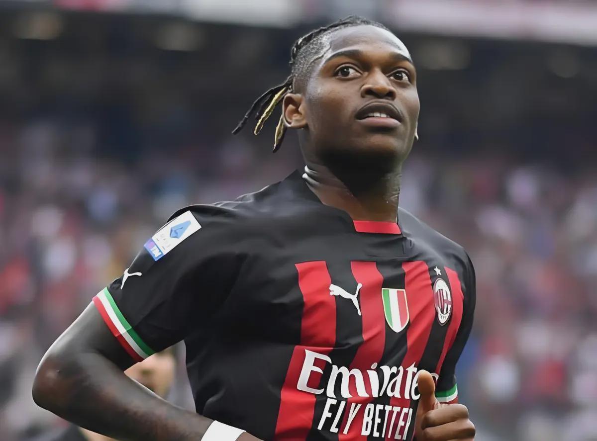 一剑封喉却先戳自己人！米兰头牌怒推主帅，8分差距引爆内讧危机